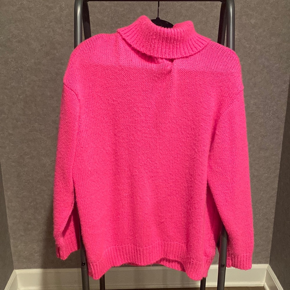 Pink turtle neck sweater. Size small. Brand- PrettyLittleThing
